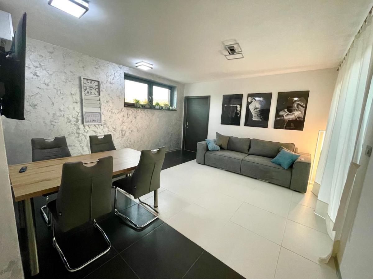 Appartamento Mega Prvacina Esterno foto